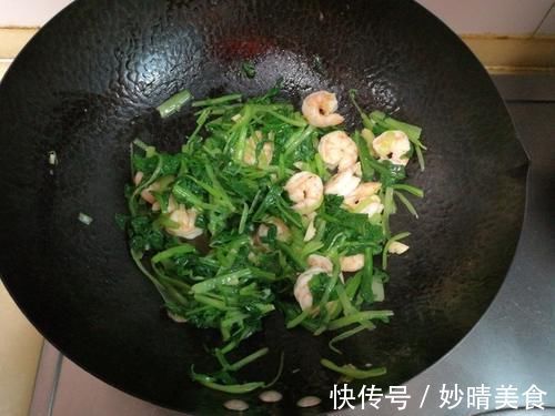 碱性食物|“碱性食物”终被发现，女性常吃，补气养颜，头发也变得乌黑发亮