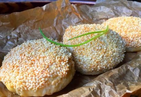  做法|盐酥烧饼这做法太香了，一次醒面照样层层酥脆，省时间更省事