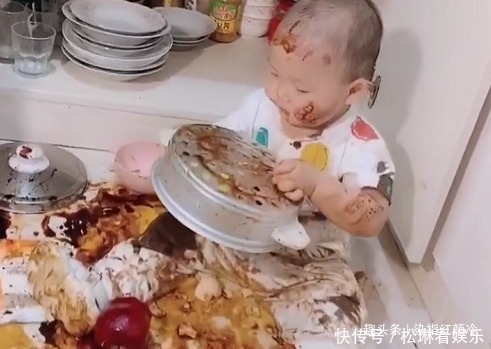 娃娃菜|萌娃“大闹厨房”走红,网友像极了正在腌制中的“娃娃菜”
