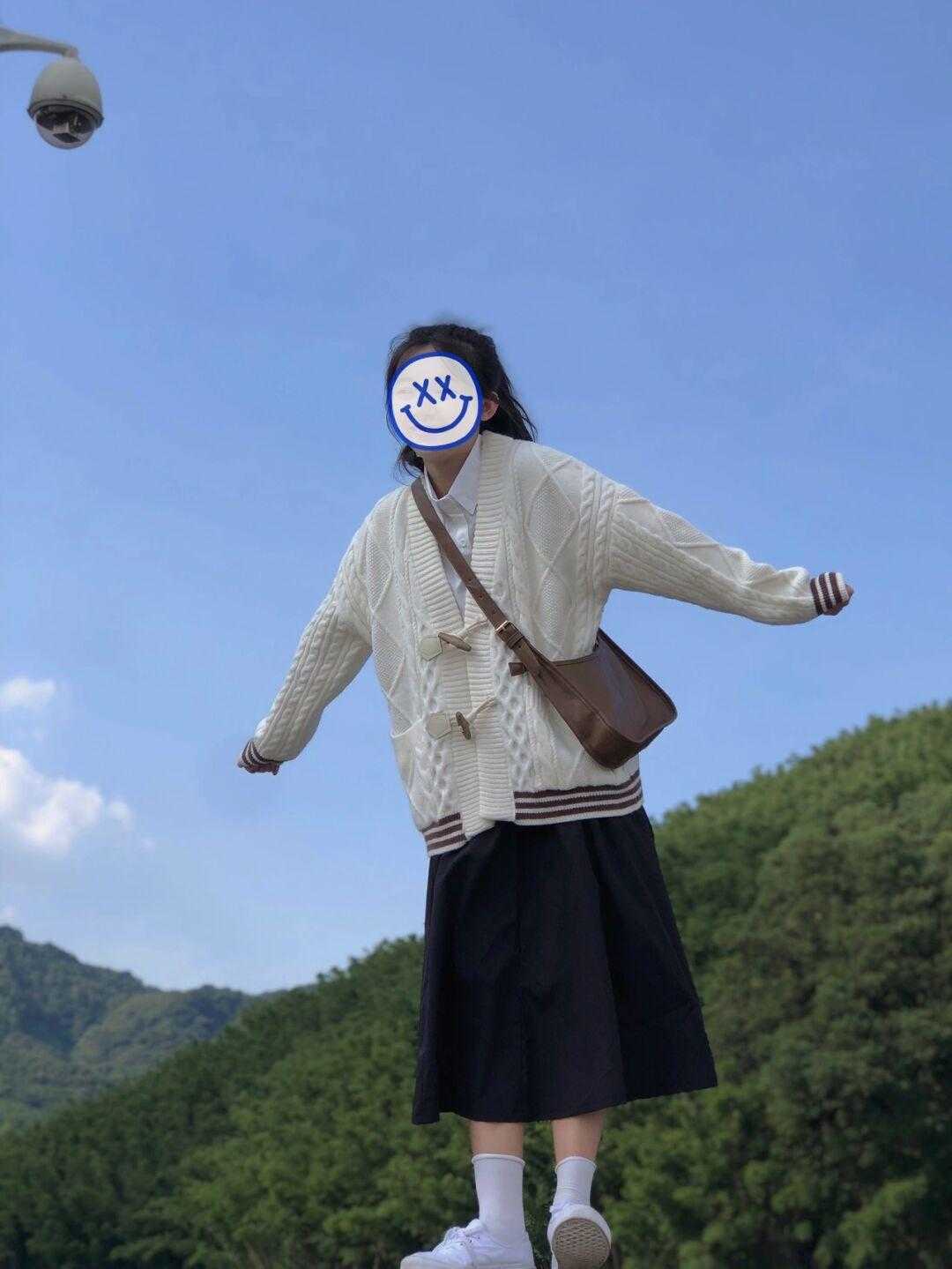 针织 早春不知道怎样穿?针织毛衣+半身裙是顶配,学会再也不用发愁了