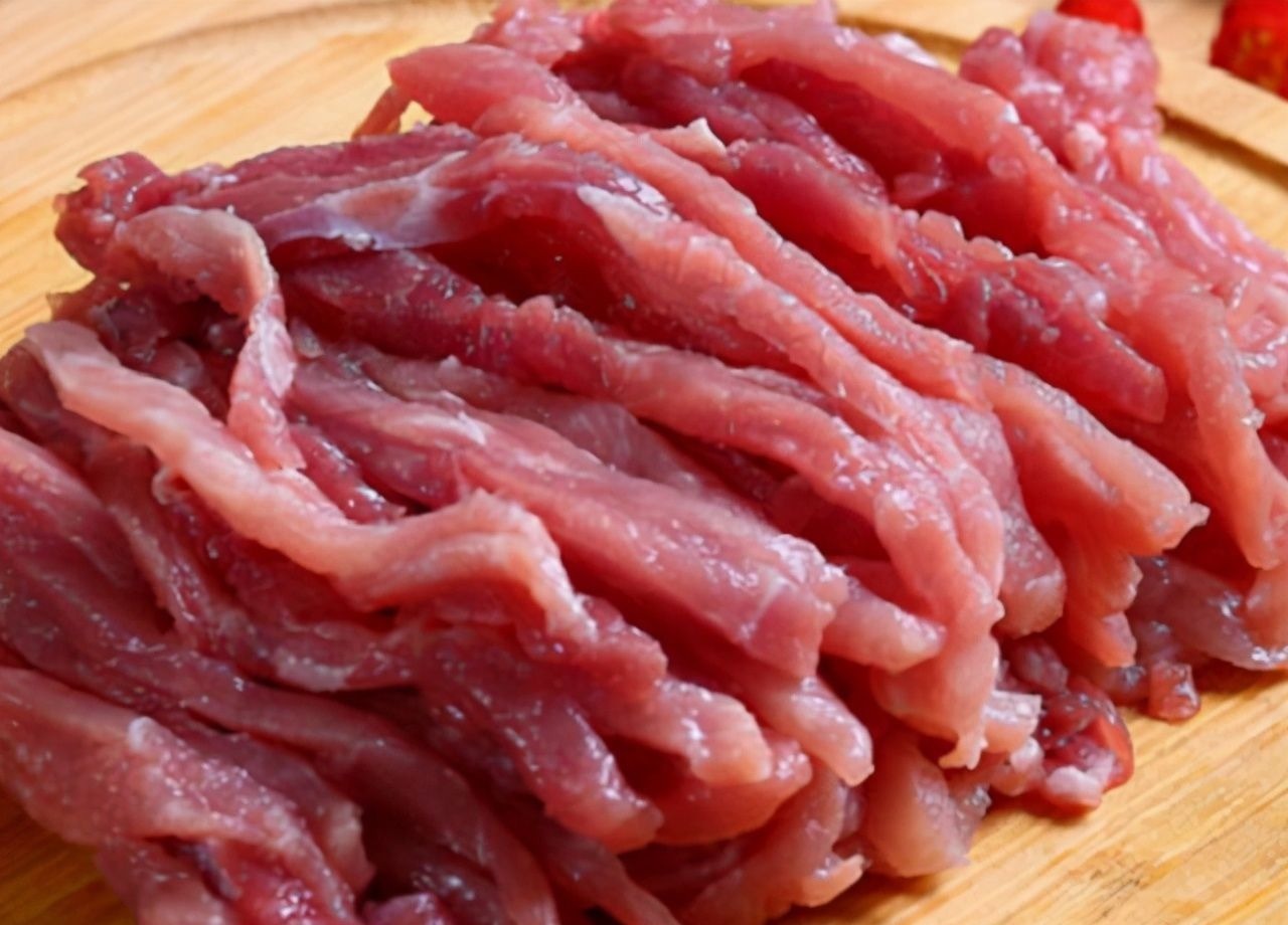 不论炒啥肉,都别直接下油锅,学会这2招,肉香不柴也不腥