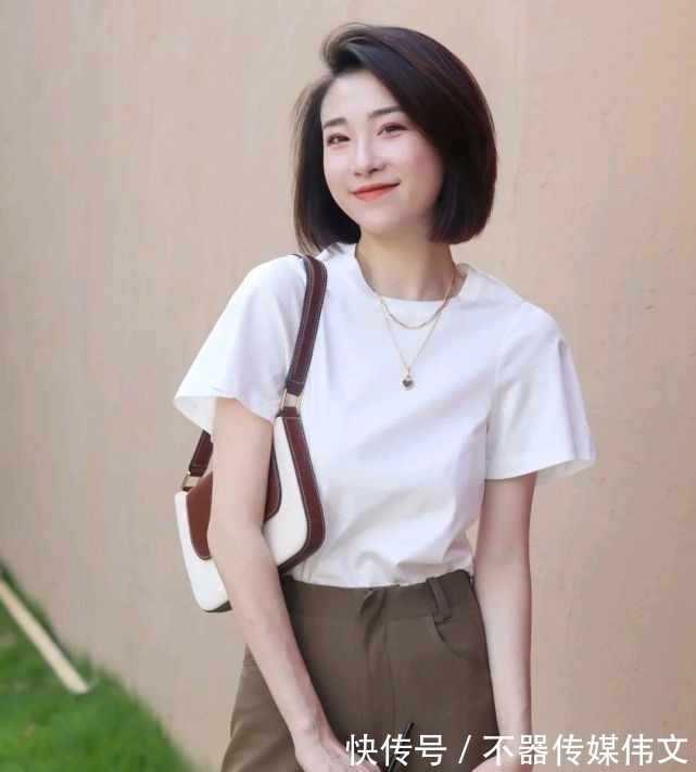 时尚博主 敢穿太重要了,大胆尝试不一样的穿搭风格,演绎美丽的视觉盛宴