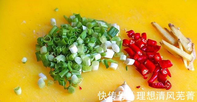 入秋后,我家爱吃这菜,2块1斤,维C含量比苹果高,炖一炖超美味!