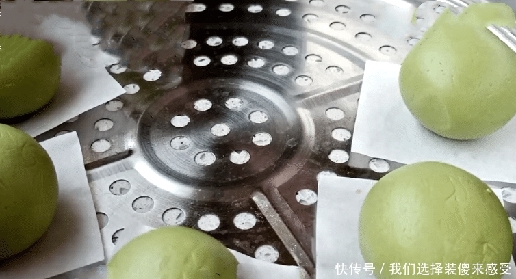 做青团时,牢记2大步,颜色翠绿不发黑,清香软糯又好吃