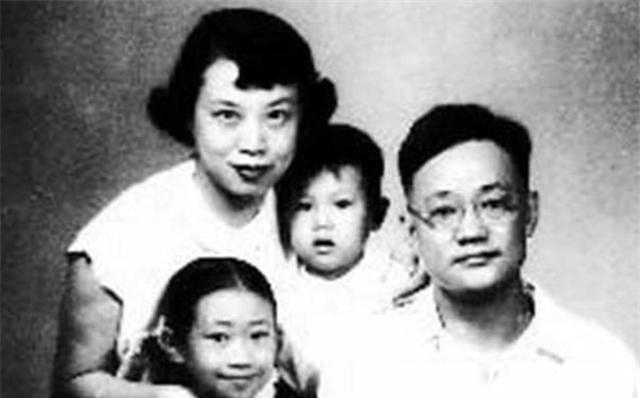 曹禺!巴金与妻子恋爱8年,将其骨灰放在枕边30年,晚年感叹长寿是折磨