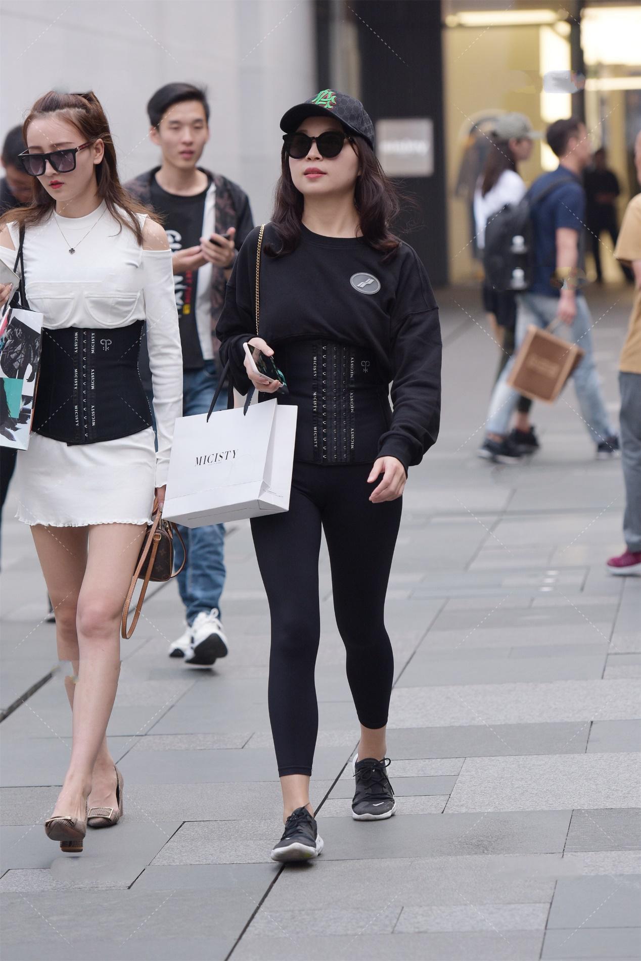 黑衣|黑色系酷女孩穿搭, 一身黑衣, 休闲酷炫