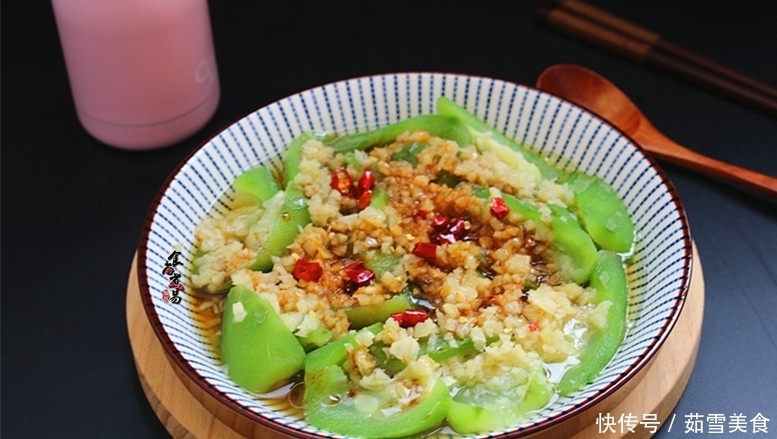 闺蜜三天两头吃此菜，鲜甜多汁又简单，美白补水，40岁像少女