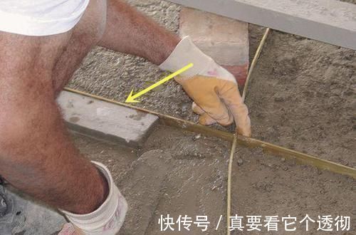金属|从此铺瓷砖不用做美缝了,这样地面效果更漂亮,就是苦了瓦工了
