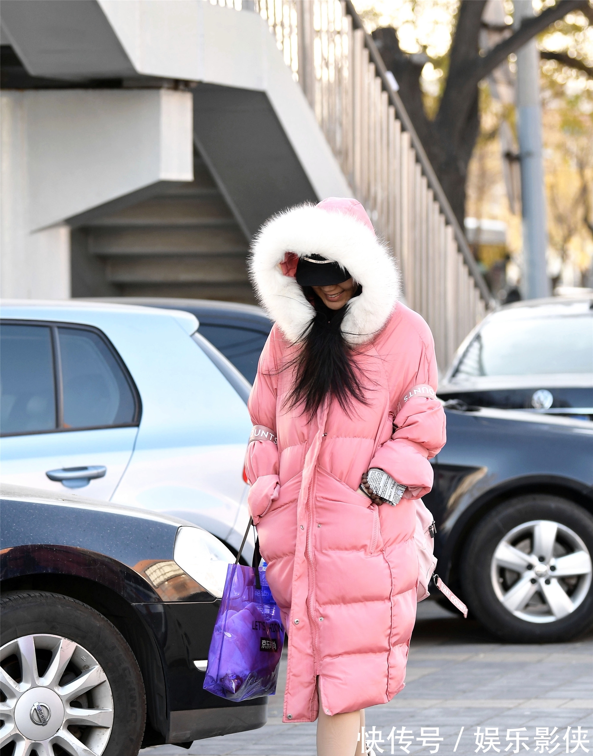 小姐姐|穿长款羽绒服,你会搭配一双什么样的鞋子?
