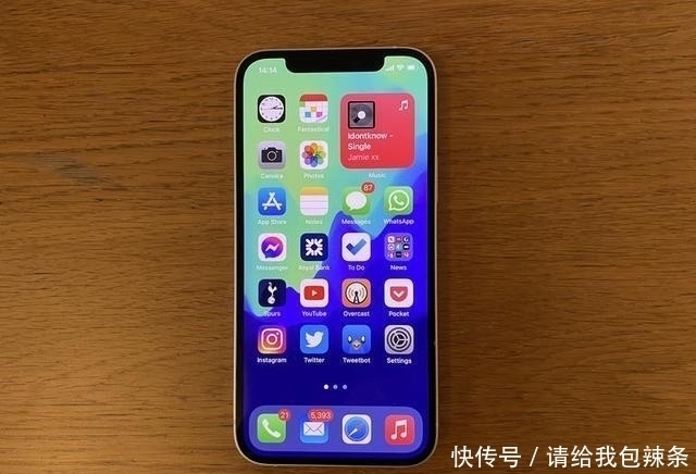 iphone12|发布五个月下跌560元，苹果分销商终于妥协，新款iPhone一降再降