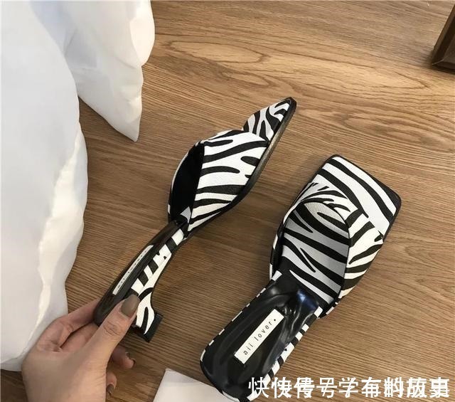 脚型 是时候穿凉鞋了!今年流行这几款,清凉显脚小!