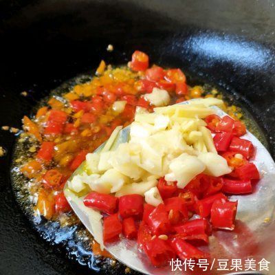 浓郁|#少盐饮食 轻松生活#微辣、葱香浓郁，羊肉香嫩不膻的葱爆羊