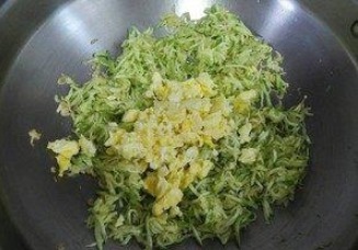 西葫芦别再炒着吃了,做成馅饼更营养,好吃还不贵,简单又易做!