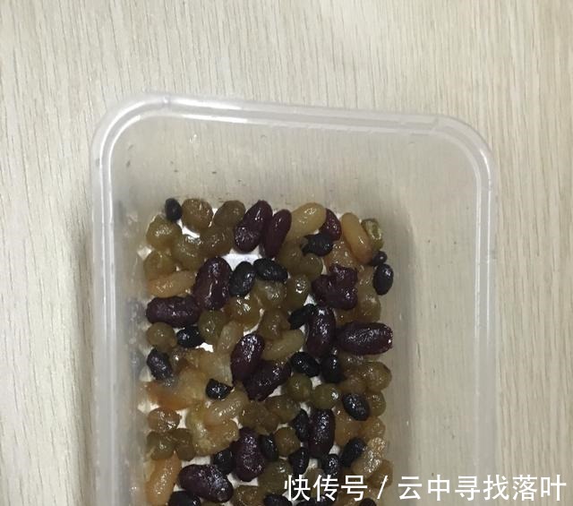 香蕉泥|夏天自己做冷饮，没有添加剂的红豆牛奶冰糕，在家也能做！