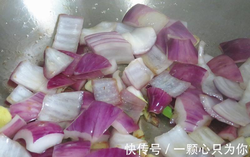 洋葱炒虾仁|冬天多给老人吃这菜，营养不腻易消化，还能延缓衰老，简单易做