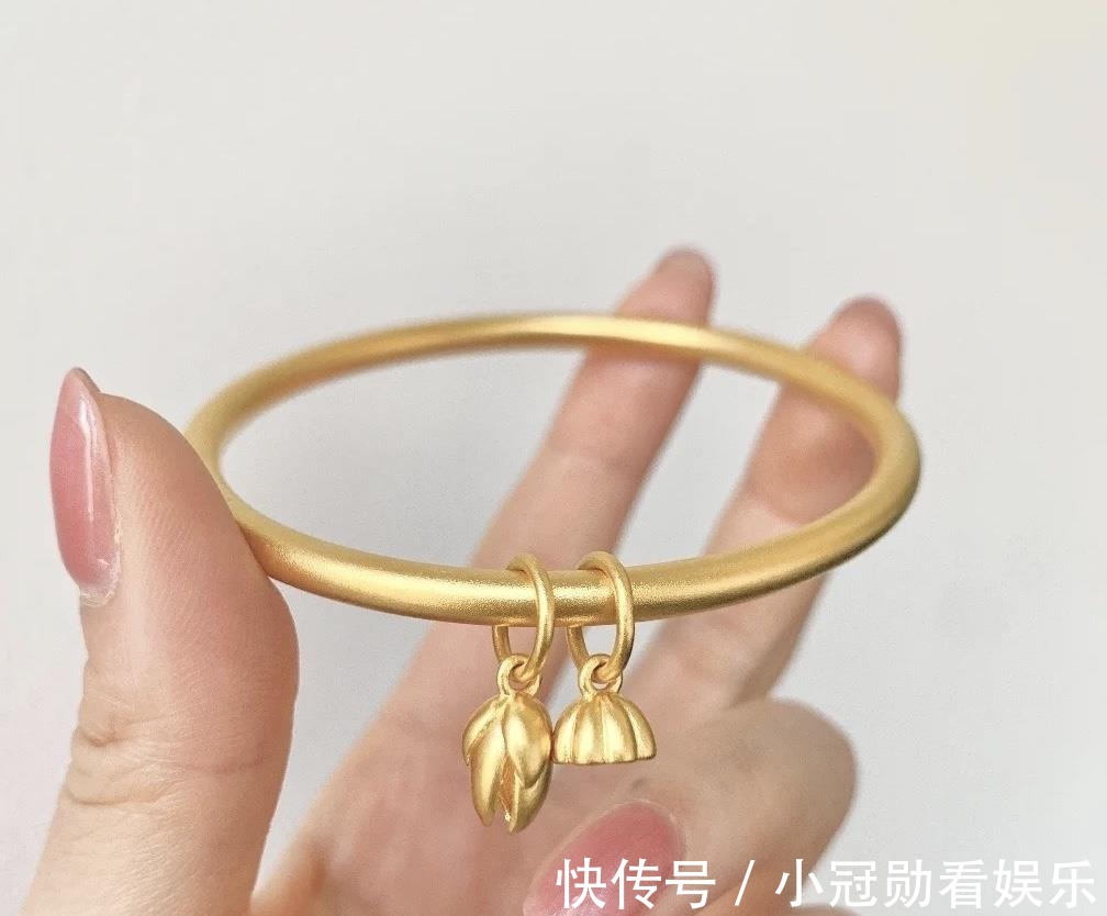 黄金|古法手镯戴久了会变光面吗？很多人都疑惑的问题，一起来看看吧