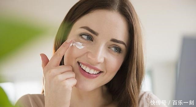 为什么要先涂乳液，再擦爽肤水美容师说出实情，还好我没跟风！