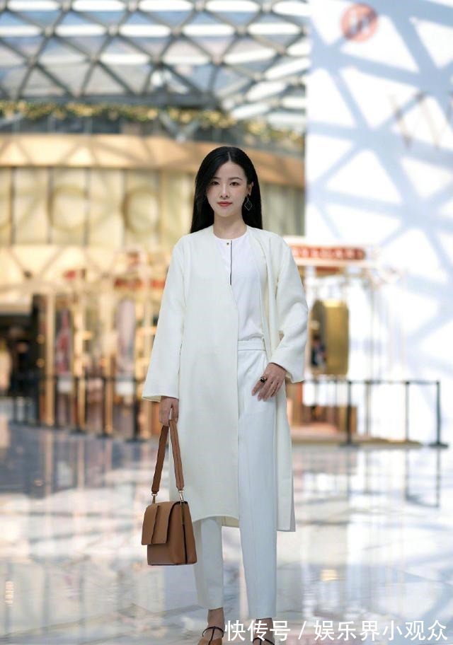 小脚裤 衣服穿不对,显胖又累赘!过年入手“大衣+长裤”,显瘦还很时髦!