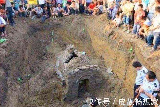 古代女子#清代女子因难产昏厥,误认已死入棺下葬,200年后墓中景象凄惨