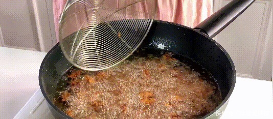 别再买坚果零食吃了，自己在家就能做，酥脆香甜，没有一点苦涩味！