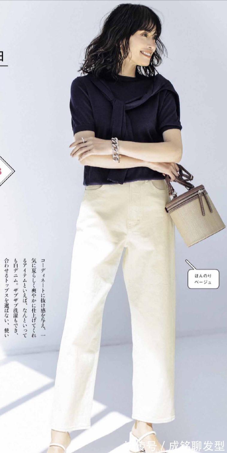 减龄|40岁女人怎么穿时尚减龄？十种黑色T恤的搭配方法，时髦又显瘦