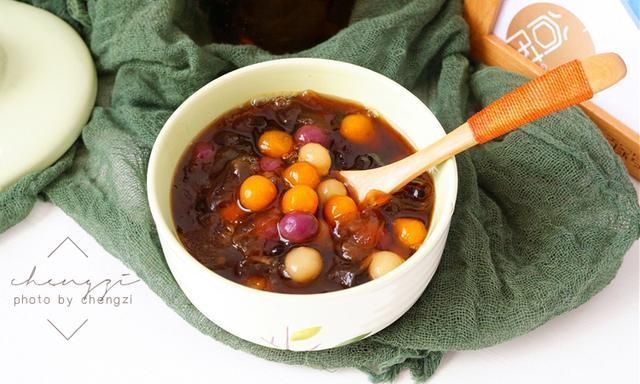 滋补|冬至数九寒天,女人常喝这碗甜品,既暖身又滋补,胶质满满皮肤好