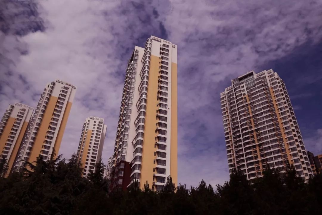 房贷利率|现在的楼市就像路口的红绿灯一样!只有改善房的购房者,比较老实