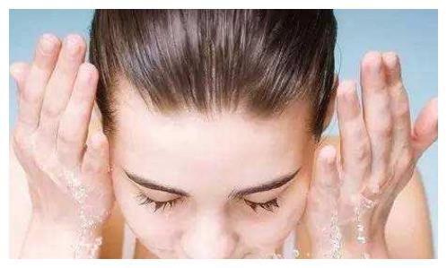 原来我们真的不会洗脸！难怪皮肤差，这3个“误区”要注意