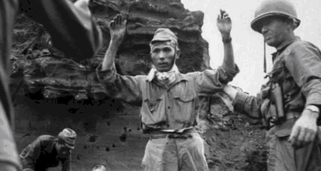 扫射|打仗时为何不能假装投降，然后掏出枪扫射呢？说出来你绝对不相信