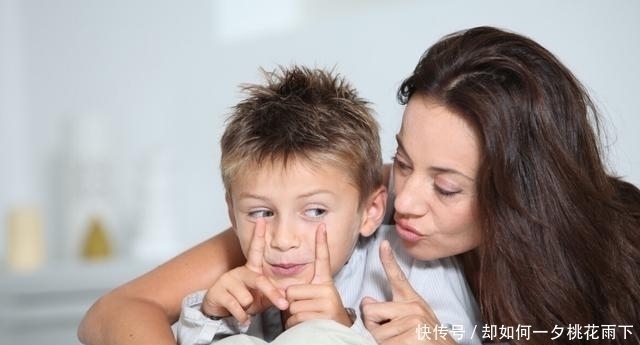 dn7岁女儿半夜发高烧,嘴里一直说书包破了,宝妈打开后情绪失控