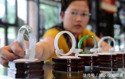  玉石店|卖玉石的老板，为什么自己不戴玉？并非戴不起，原因很多人猜不到