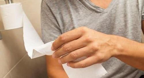 预防肠癌|肠道开始癌变，入厕时会有3种表现，若一个不占，说明肠道很健康