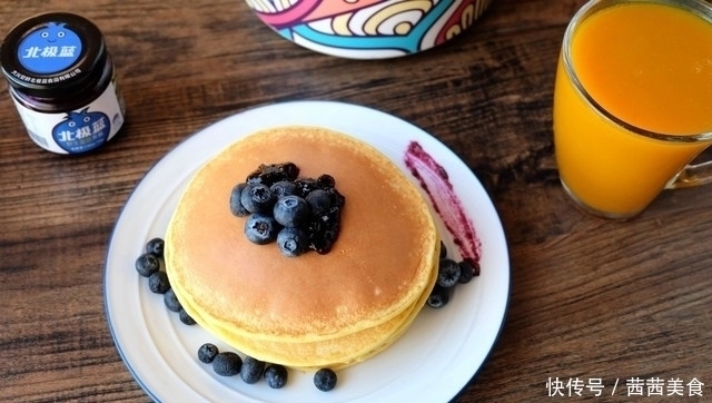 蓝莓酱|牛奶加玉米面,不用泡打粉,轻松做出香软早餐饼,一顿吃掉好几个