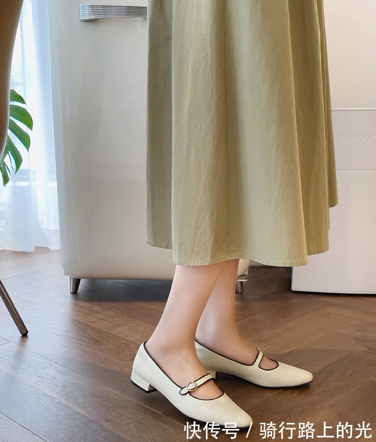 穿搭 秋季“高跟鞋”穿搭指南,配风衣和牛仔裤高级优雅,减龄提气质