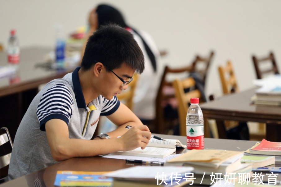 考研|二本学生扎堆考研，初试顺利通过复试却被频繁淘汰，原因很简单