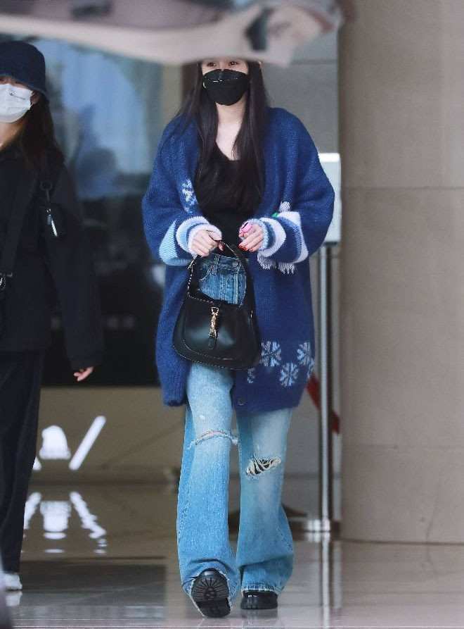 风格|解锁秋冬时尚穿搭方式, 同样的针织开衫外套, 不一样的搭配风格