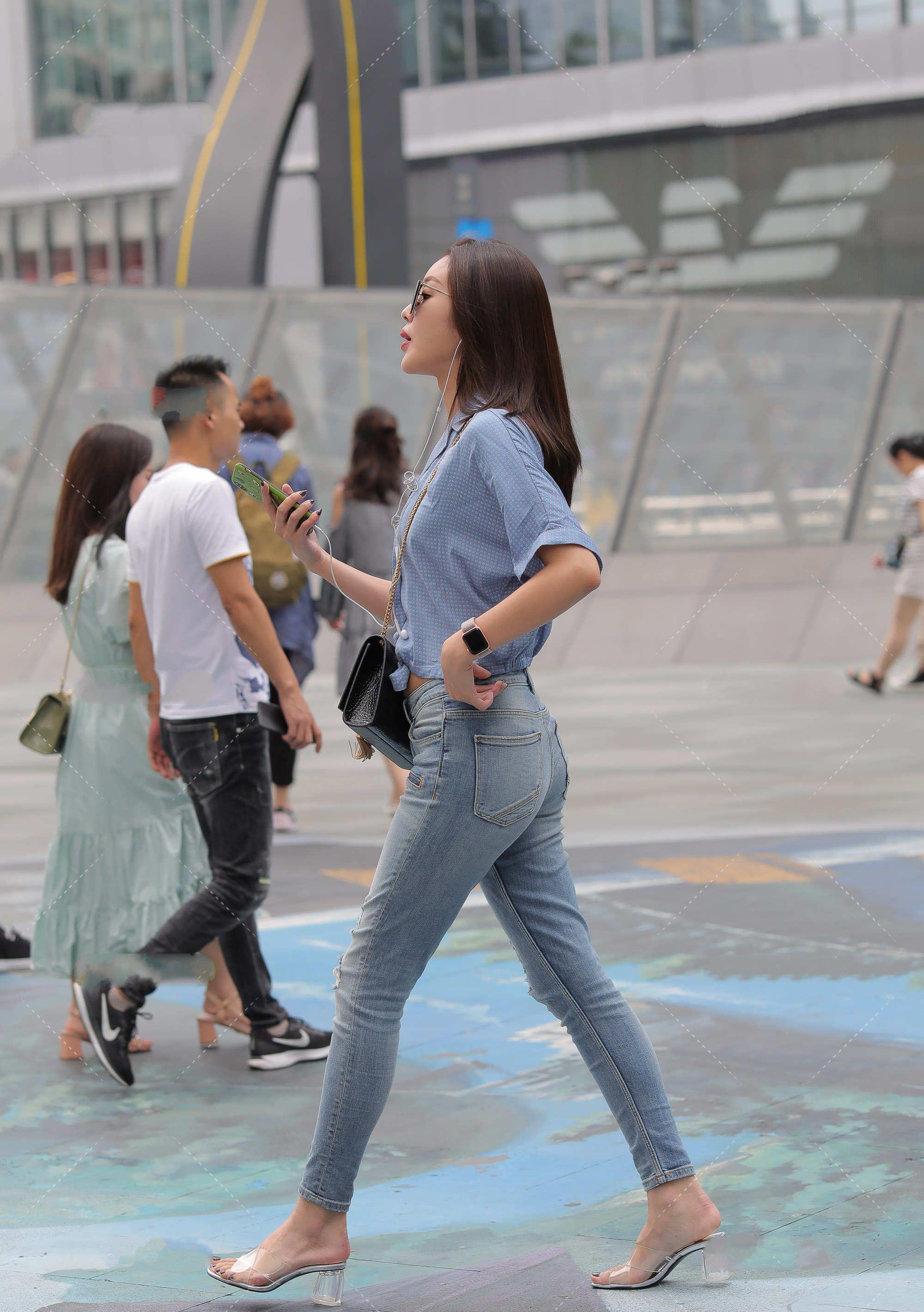 吊带裙|吊带连衣裙时尚又高级，穿出自己的风格