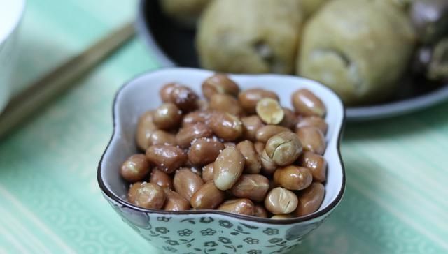  晒晒我家年夜饭，300块钱做了6菜1汤，8个人吃得开开心心