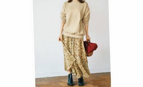 40岁女人“开春”穿什么？试试“短靴＋纱裙”吧，气质优雅又减龄