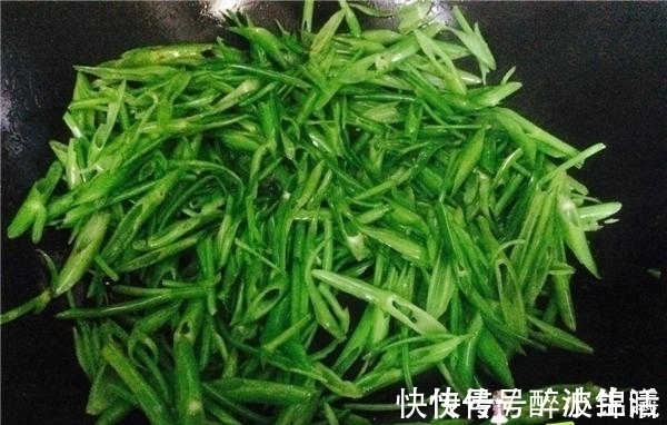 翻倍|别总是炒蒜泥空心菜了, 试试加它一起炒, 好吃翻倍, 孩子都爱