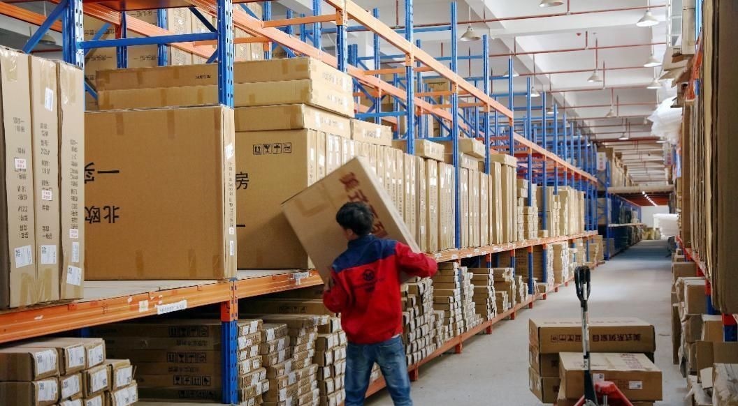 南康|他从破烂的家具小作坊做起，如今收入过亿，就是抓住了一个小机会