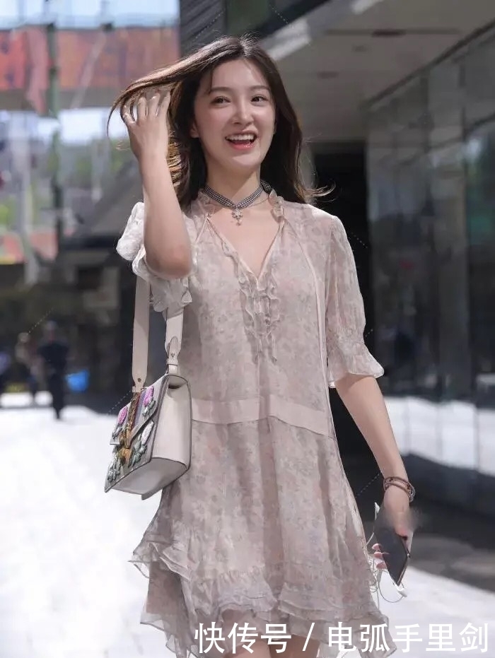 仙气|芙蓉不及美人妆,水殿风来珠翠香,连衣短裙演绎的仙气飘飘穿搭