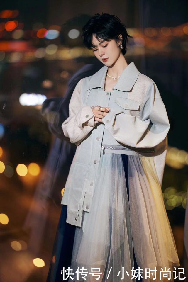 郁可唯穿上牛仔纱裙,可飒可甜,气质不一般