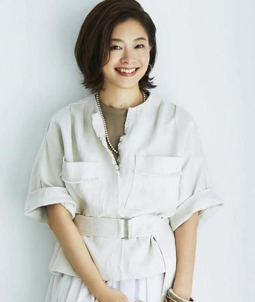 女人过了五十岁，尽量避开这些显老发型＋发色，换对这三款更减龄