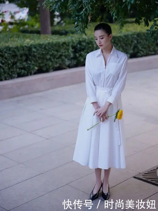 榜样|马伊琍离婚后活出自我，穿白色连衣裙高级优雅，中年女性的榜样