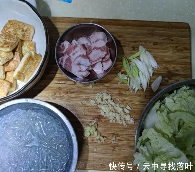 家常|猪肉白菜炖粉条,冬季家常炖菜,全家都爱吃