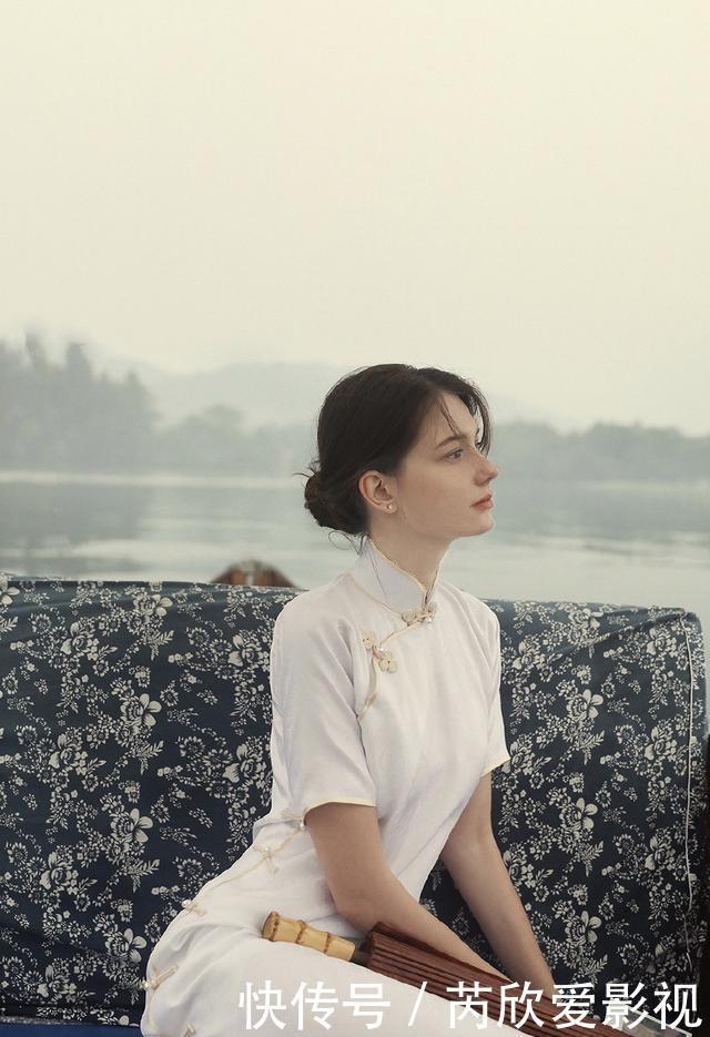 白俄罗斯超模神似赫本走红,肤白貌美大长腿,旗袍造型惊艳