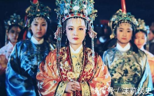 秦可卿#红楼梦里没有正面出场的两个大人物，无形中左右着贾府兴衰存亡