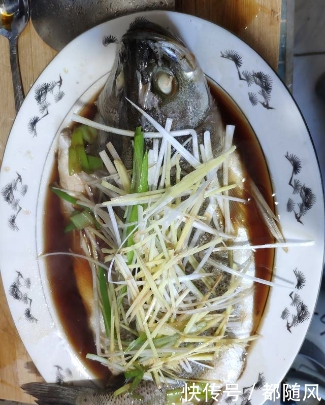 鲈鱼|想吃鱼没有时间做,馋鱼香不会做,试试家常清蒸鲈鱼,就能满足你