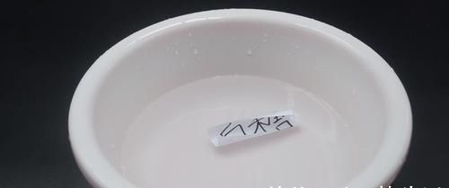 透明胶带放水里泡一泡，真是厉害，解决了很多家庭一大烦恼，实用